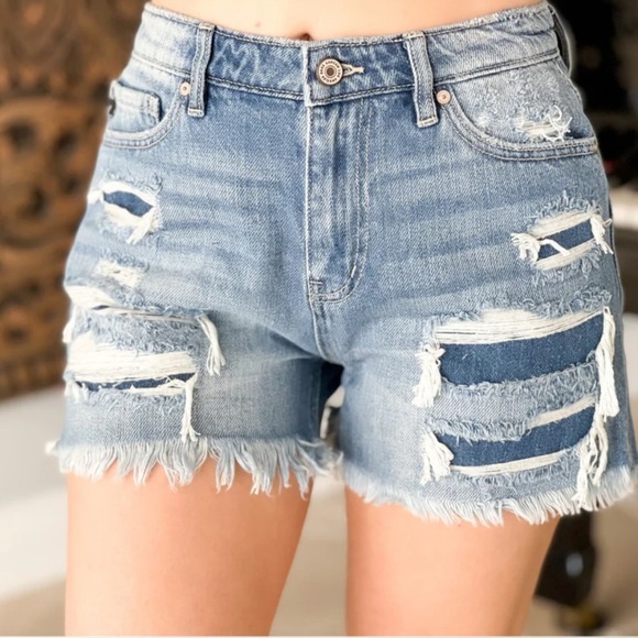 KanCan Ella High Rise Patched & Fray Hem Mom Shorts Size 27 - Picture 14 of 15